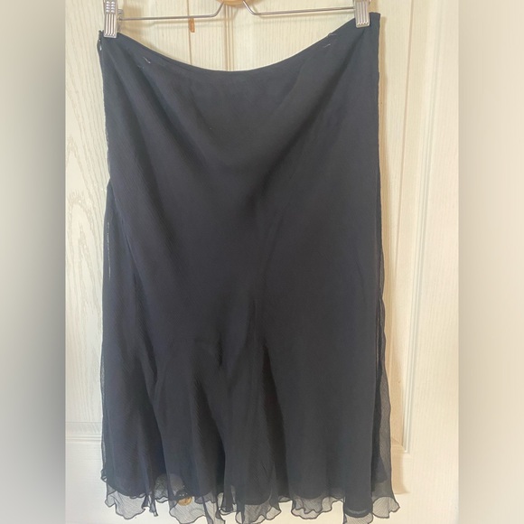 Alfani Midi Skirt Size 10 Black Silk Lined Side Zip Layered - Picture 3 of 7